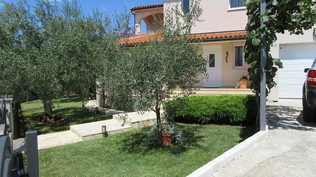 Apartments Irena With Sea View Fažana Kroatien