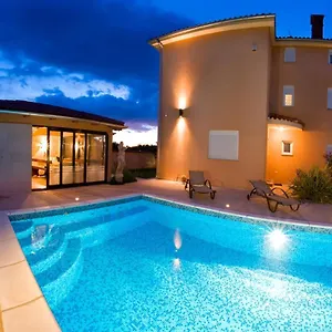 Mihaela Guest house