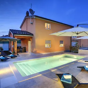 House Vedrana, Jadreski Pula